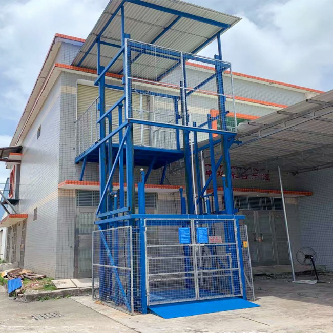尤溪建材厂室外升降货梯安装